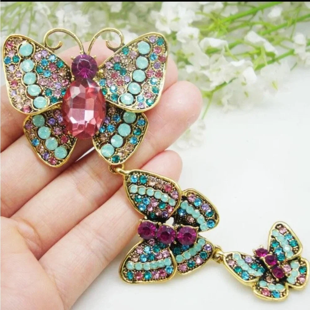 Elegant Multicolor Butterfly Broach - Picture 4 of 4
